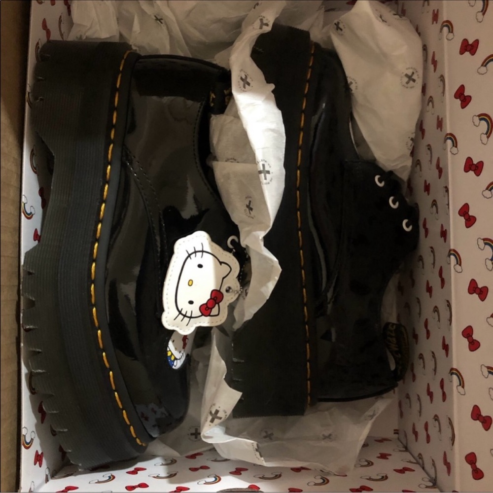 dr martens x hello kitty low